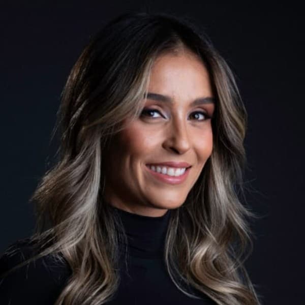 THAÍS TAVARES